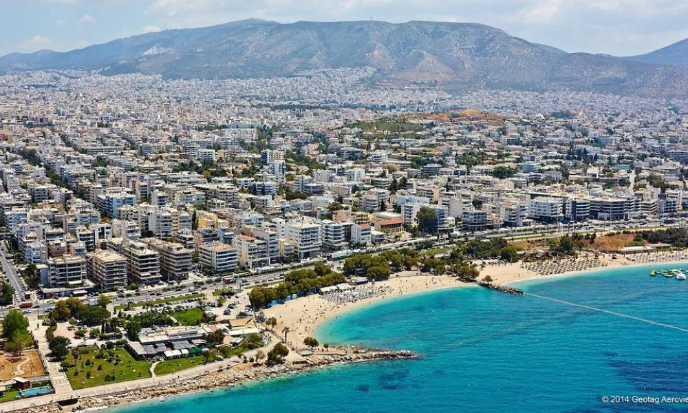 Καραντίνα στα νότια προάστια: DJ στα μπαλκόνια και πυροτεχνήματα